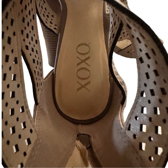 XOXO Womens Beamer Faux Leather Laser Cut Heel Sandals Tan - Picture 7 of 9